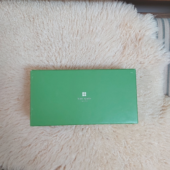 KATE SPADE Wellesley Remy smooth leather clutch in box! Blue with green trim - Picture 2 of 2